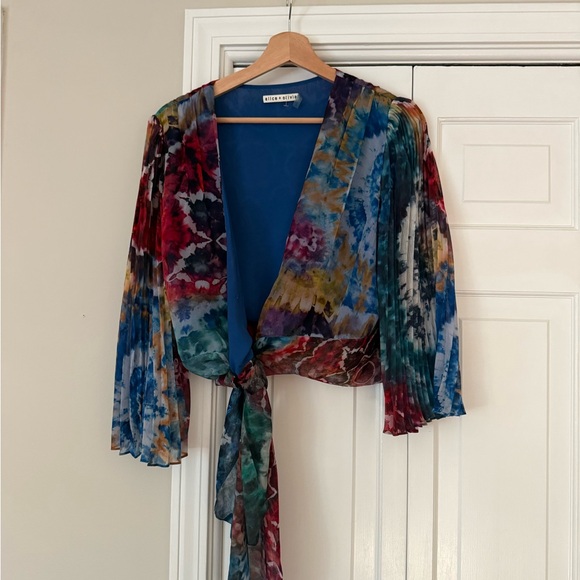 Alice + Olivia Bray Wrap Blouse Floral Crop Blue Multicolor - Picture 3 of 6